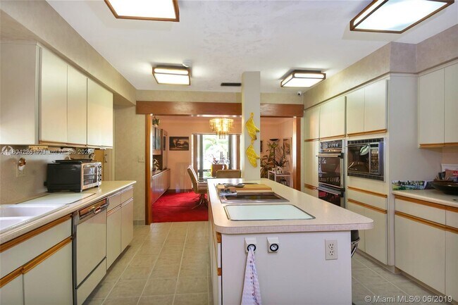Building Photo - 7440 SW 70th Terrace