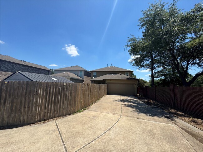 Building Photo - 8107 Gran Villa Dr