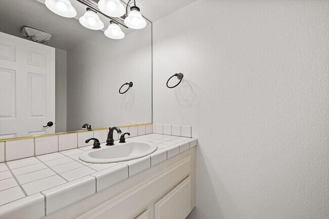 Building Photo - 43520 Via Magellan Dr