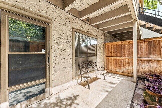 Building Photo - 5711 Sugar Hill Dr