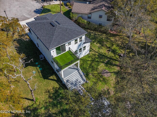 Building Photo - 2121 Broadwater Dr