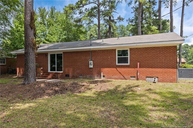 Building Photo - 7238 Ainsley St