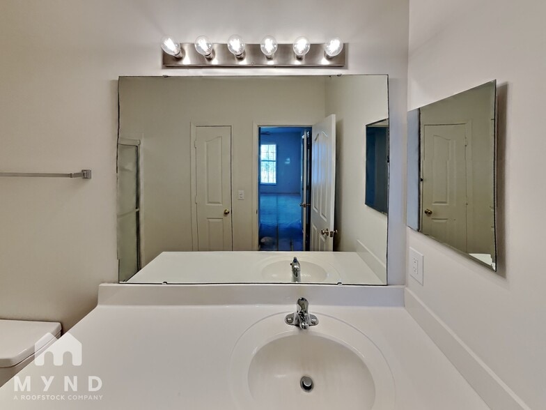 Building Photo - 11251 Hyde Pointe Ct