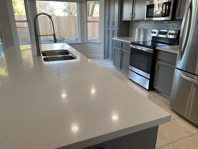 new quartz countertops - 1134 Pine Ct
