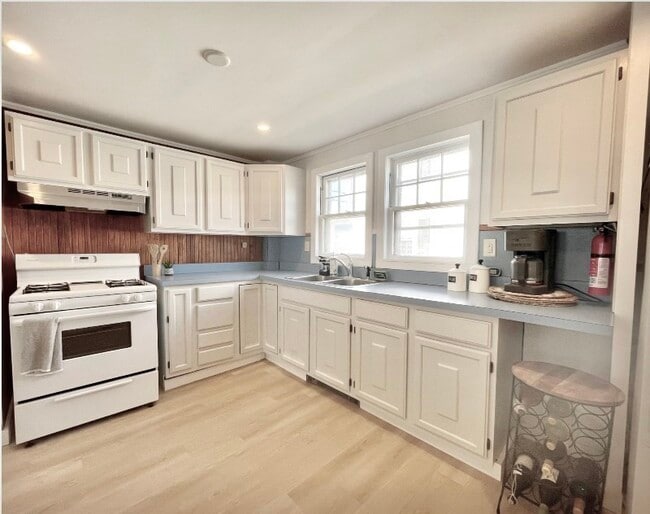 Building Photo - 716 Ocean St