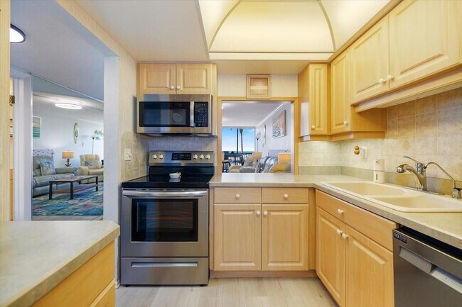 Building Photo - 1400 Tarpon Center Dr