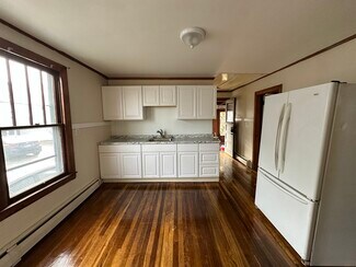 Building Photo - 126 Pleasant St