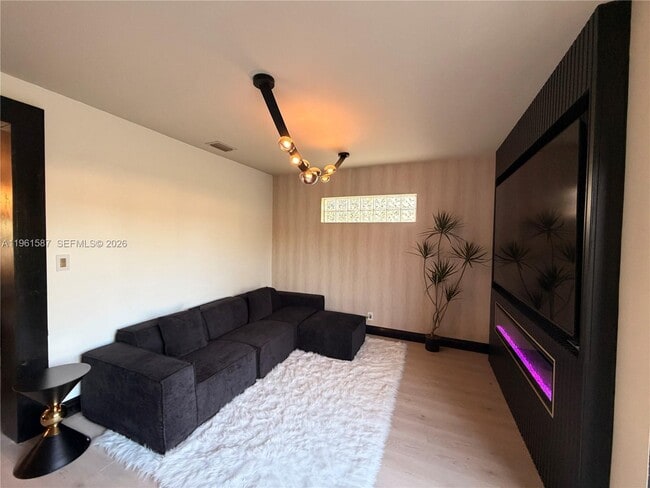 Building Photo - 920 SW 50th Ave