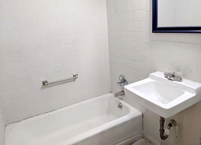 Building Photo - Single Family Home with Garage | Avail. Oc...