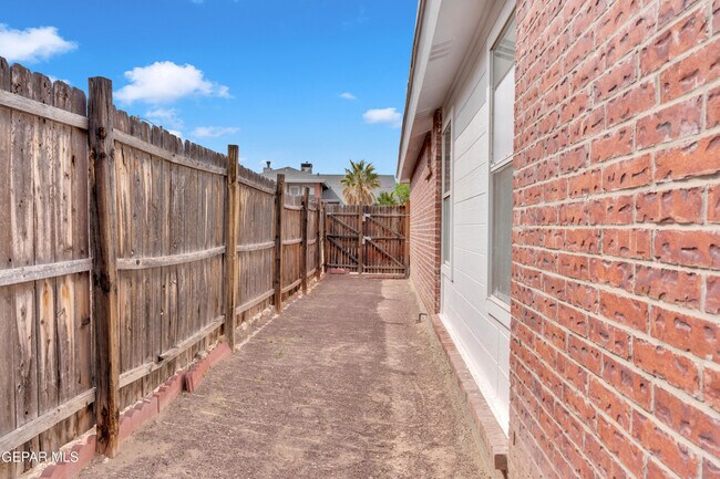 Building Photo - 7516 Plaza Taurina Dr