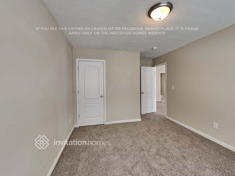 Building Photo - 2253 Park Manor SW