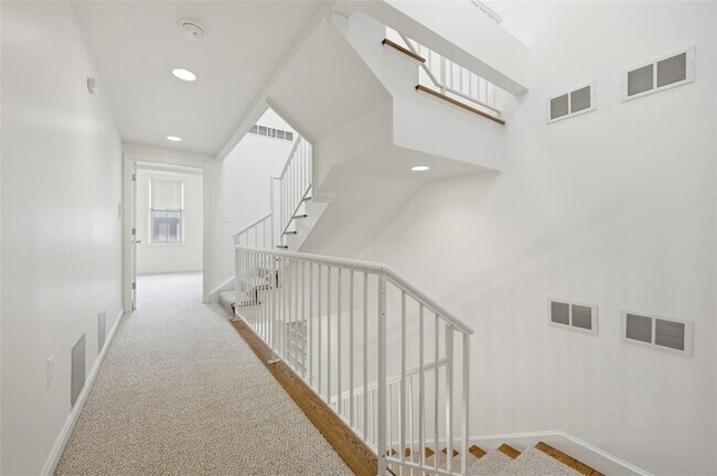 Building Photo - 326 Hailman St
