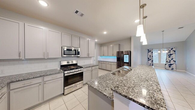 Building Photo - 7331 Parkview Dr
