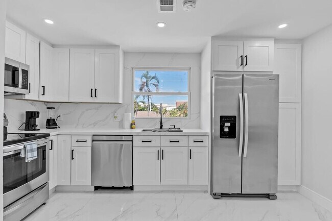 Building Photo - 871 NW 23rd Terrace