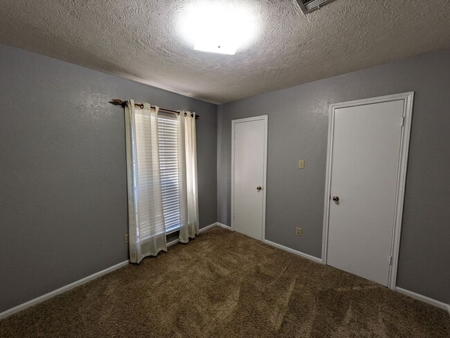 Building Photo - 3570 Briar Creek Dr