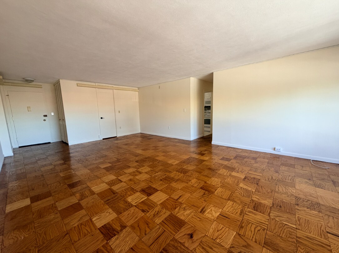 Building Photo - 16 Monmouth Ct