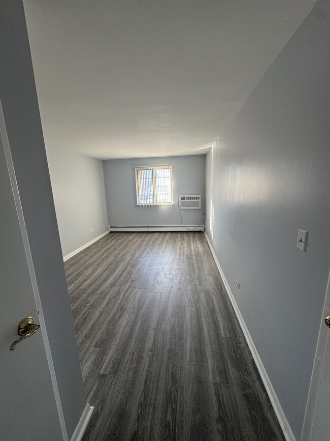 Master bedroom - 17984 Amherst Ct