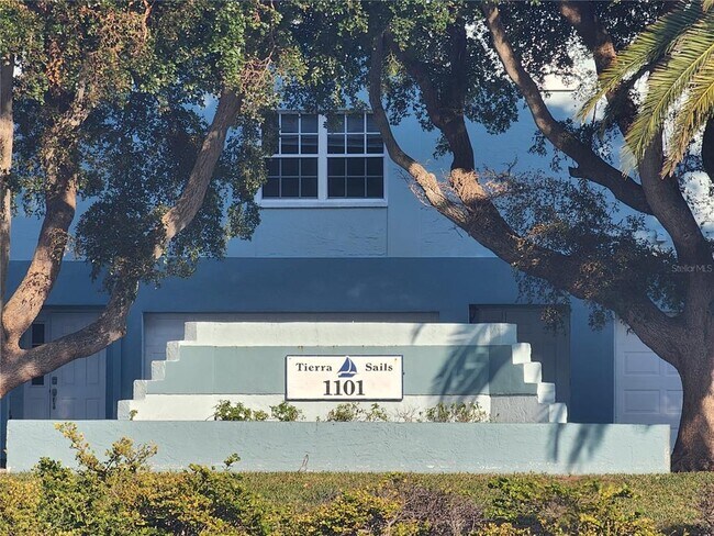 Building Photo - 1101 Pinellas Bayway S