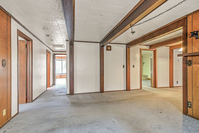 Building Photo - 563 Hales Chapel Rd