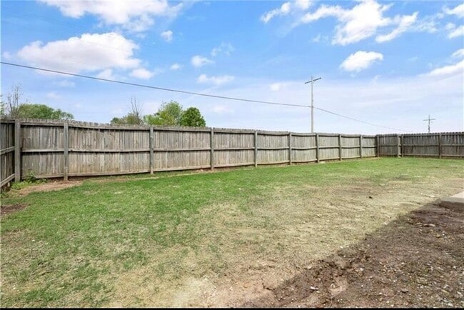 Building Photo - 4902 SW Golden Eagle Ave
