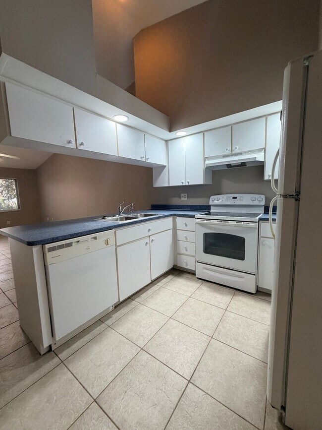 Building Photo - 2 Bed/1 bath Centrally Located~