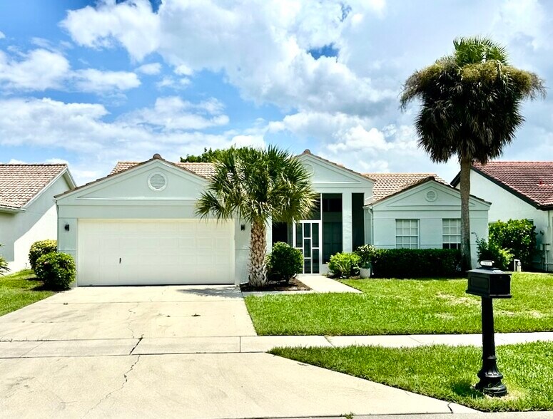 Front of home new paint - 7023 Mill Pond Cir
