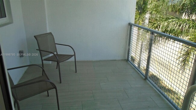 Building Photo - 805 SE 3rd Ave