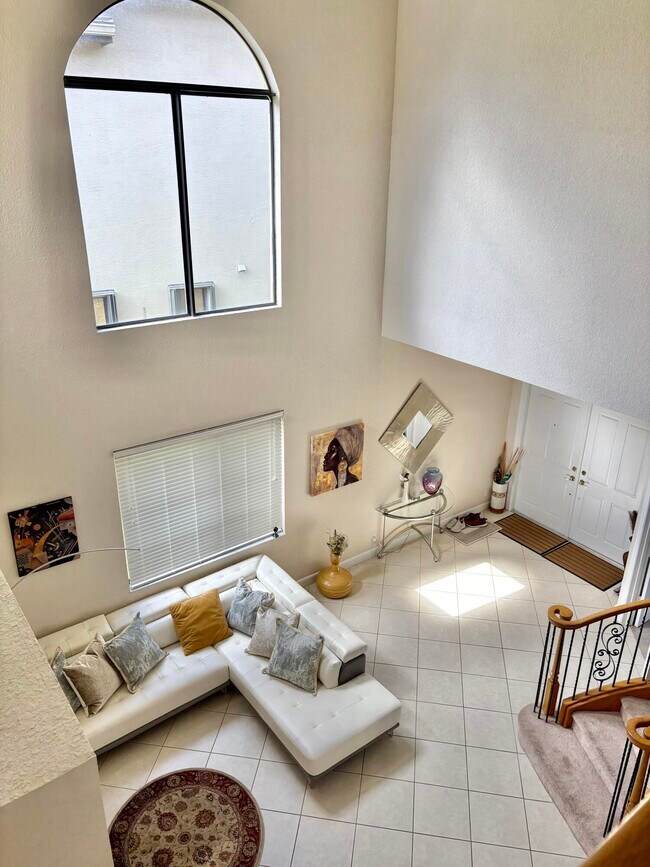 Building Photo - 3558 Collonade Dr