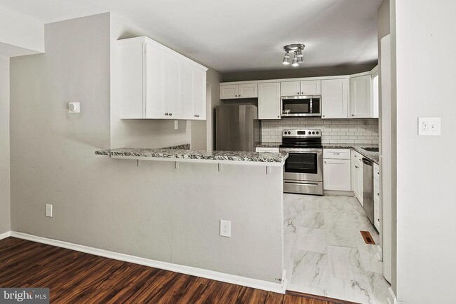 Building Photo - 468 Cornell Ct