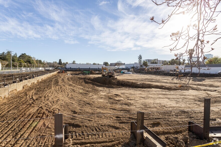 Building Photo - The Q De Soto