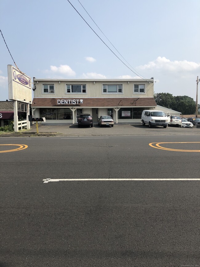 Building Photo - 910 Boston Post Rd