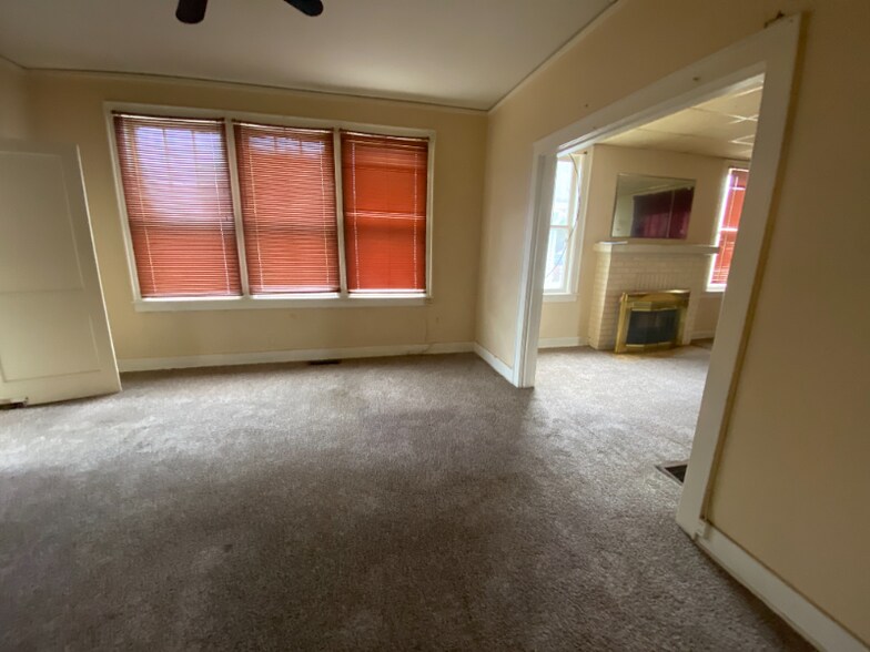Building Photo - 1210 S Schiller St