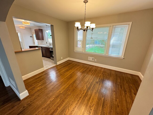 Building Photo - Beautifully Remodeled 4-Bedroom Home with ...