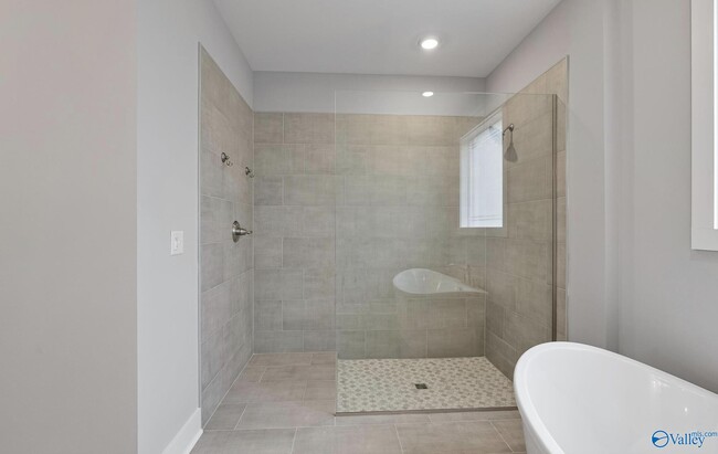 Building Photo - 8105 Goose Ridge Dr SE