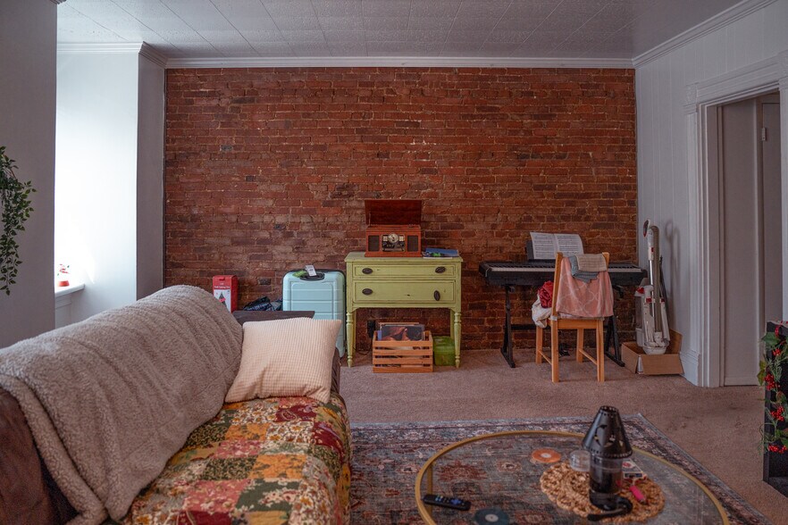 Building Photo - 627 S Negley Ave