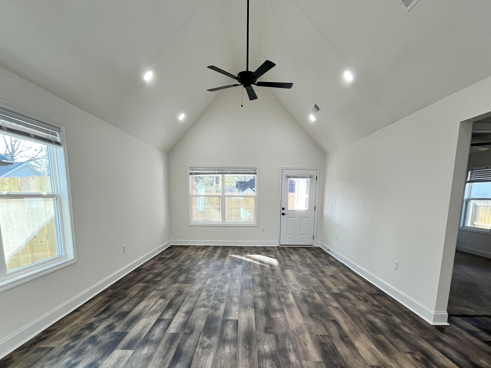 Building Photo - 118 Roland Ave