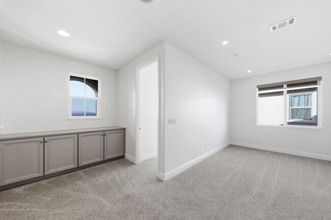 Building Photo - 1986 Clyde Jean Pl