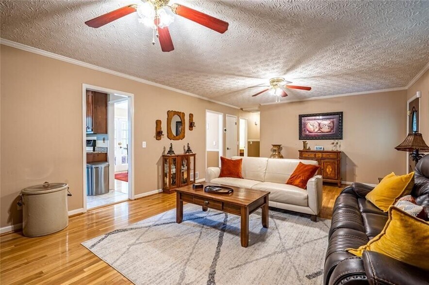 Building Photo - 465 Dobbs Rd