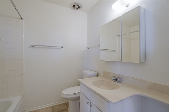 Building Photo - 2270 Sandia Dr
