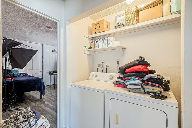 Building Photo - 5168 Garden Ln