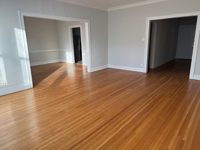 Building Photo - 5453 S Everett Ave