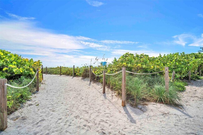 Building Photo - 5313 Collins Ave
