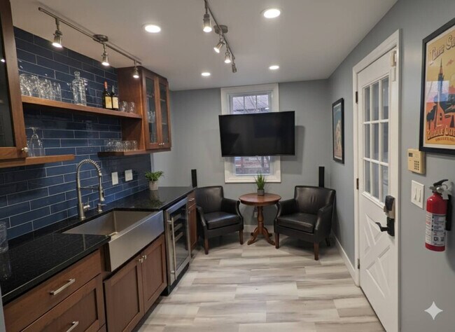 Building Photo - 135 Cora Ave