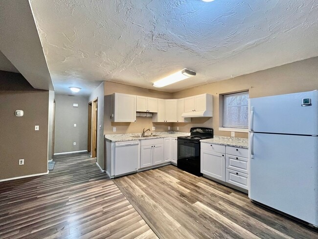 Building Photo - 1030 26th Ave