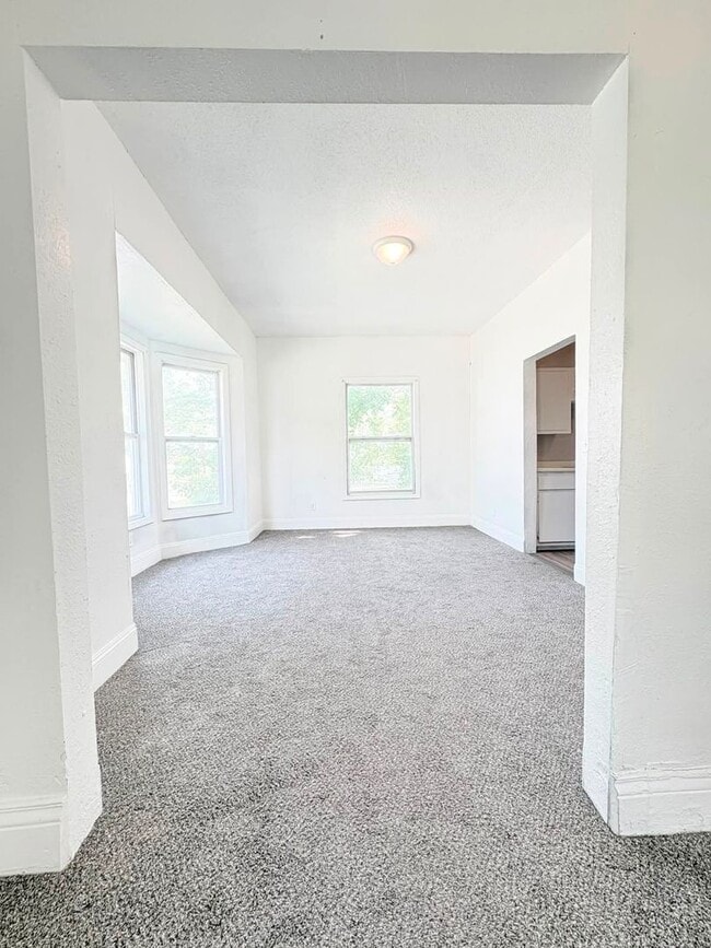 Building Photo - 1239 Norwood Ave
