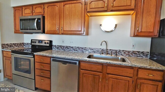 Building Photo - 621 Himes Ave