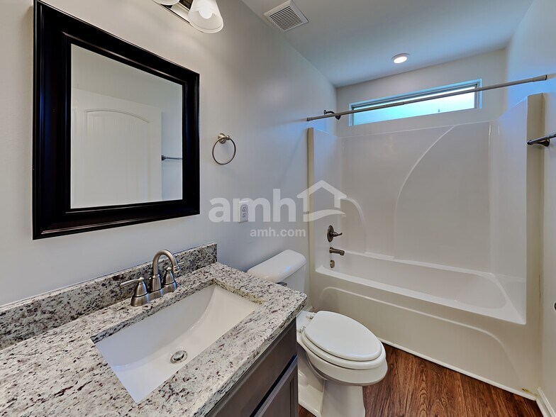 Building Photo - 609 Crooked Creek