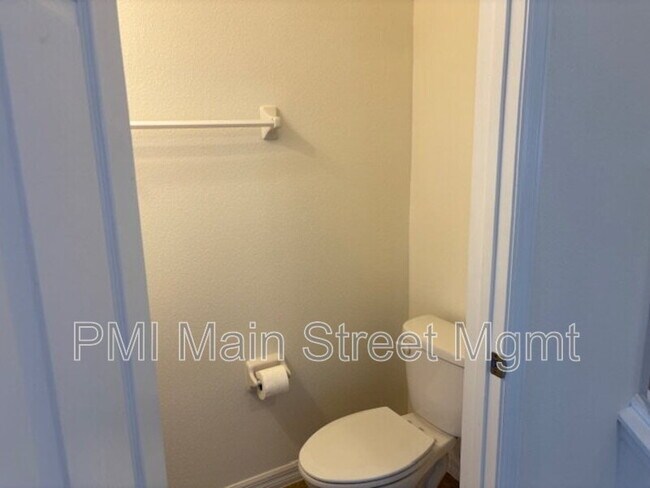 Building Photo - 8130 Red Stopper Ln