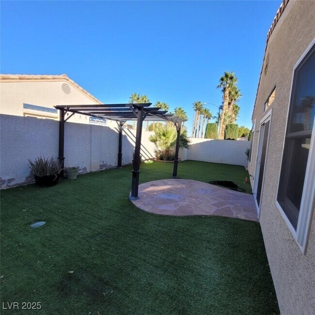 Building Photo - 7828 Sungrove Ct