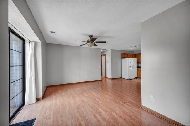 Building Photo - 48 N Mountain Rd